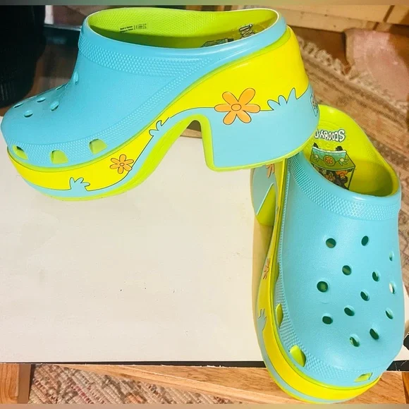 CROCS Scooby-Doo Siren Platform Clogs - Picture 2 of 4